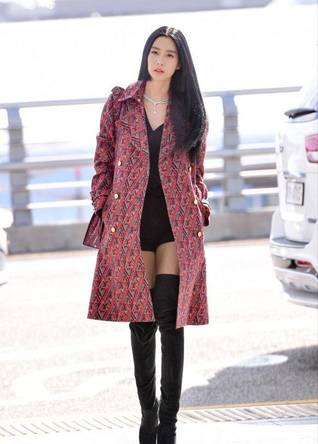 香烟与手铐